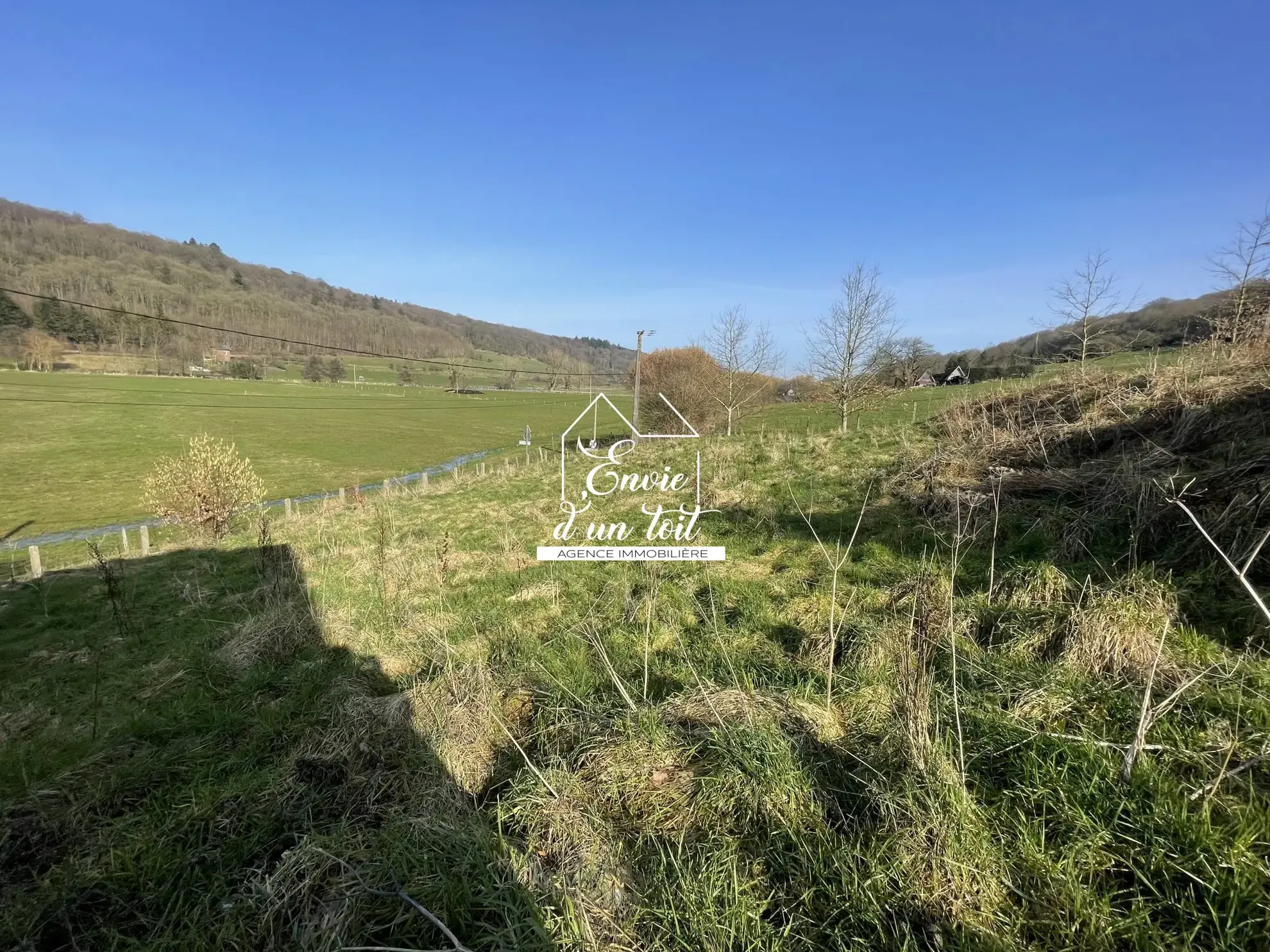 Terrain constructible de 1669 m² avec vue à Montville 