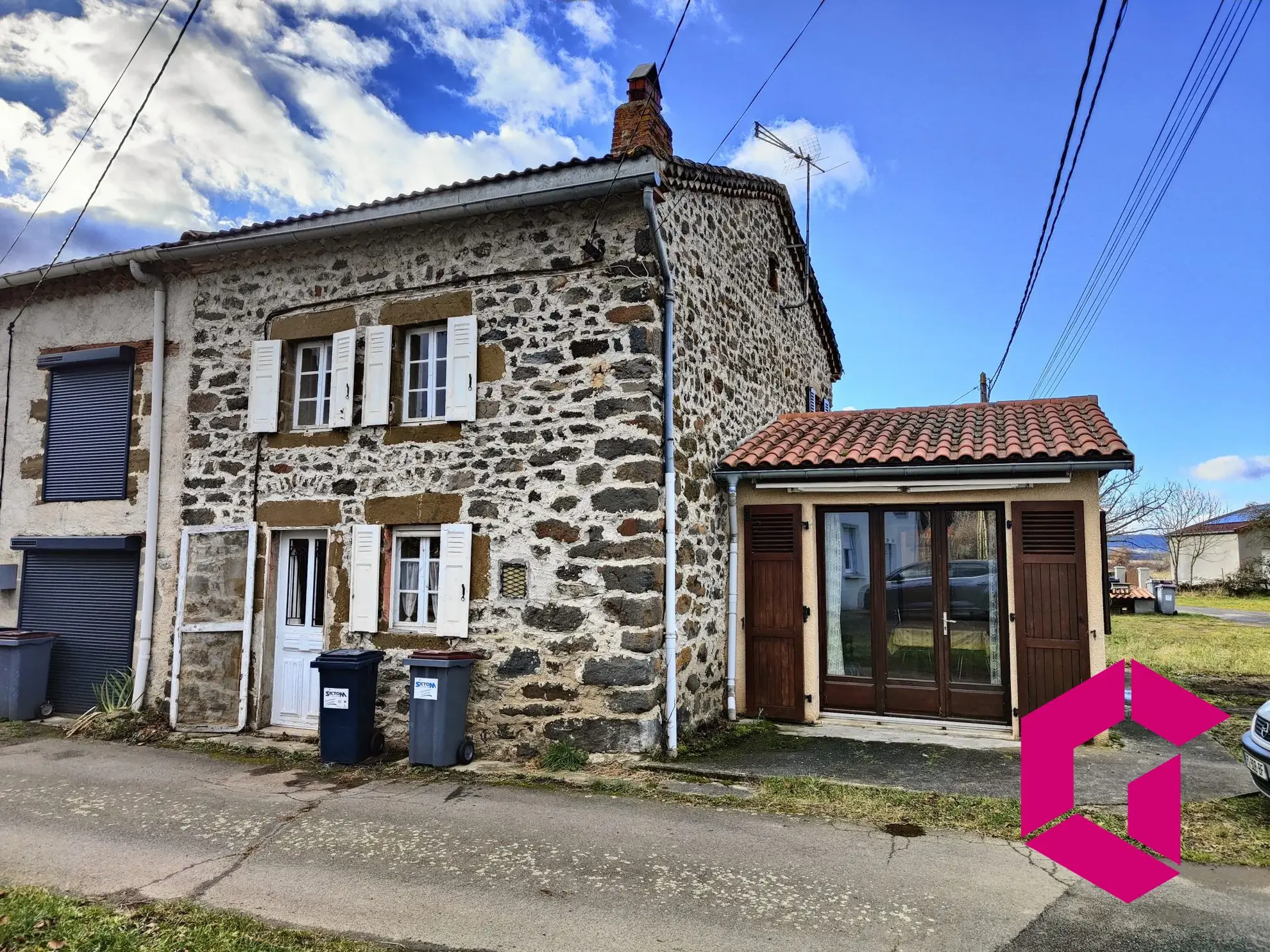 Maison 4 pièces de 75 m² à Saint-Georges-d'Aurac, proche du village 