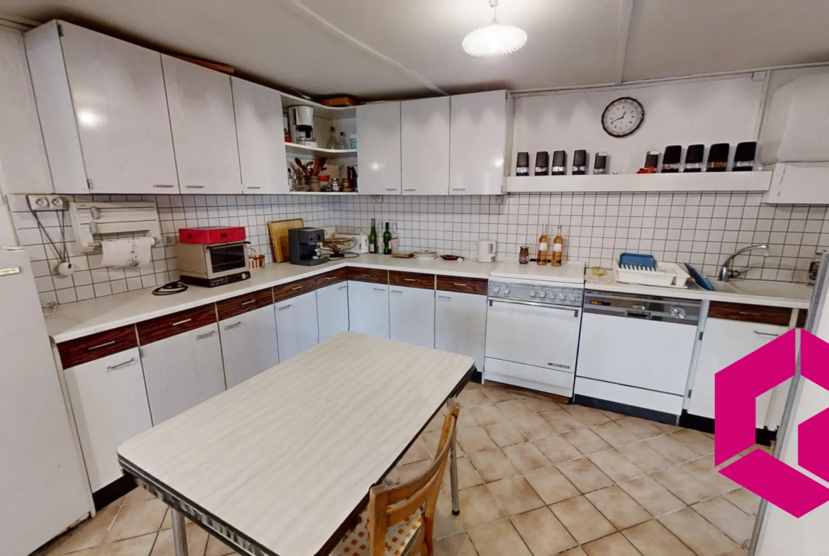 Maison 4 pièces de 75 m² à Saint-Georges-d'Aurac, proche du village 