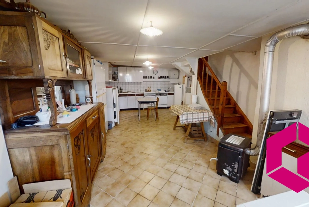 Maison 4 pièces de 75 m² à Saint-Georges-d'Aurac, proche du village 