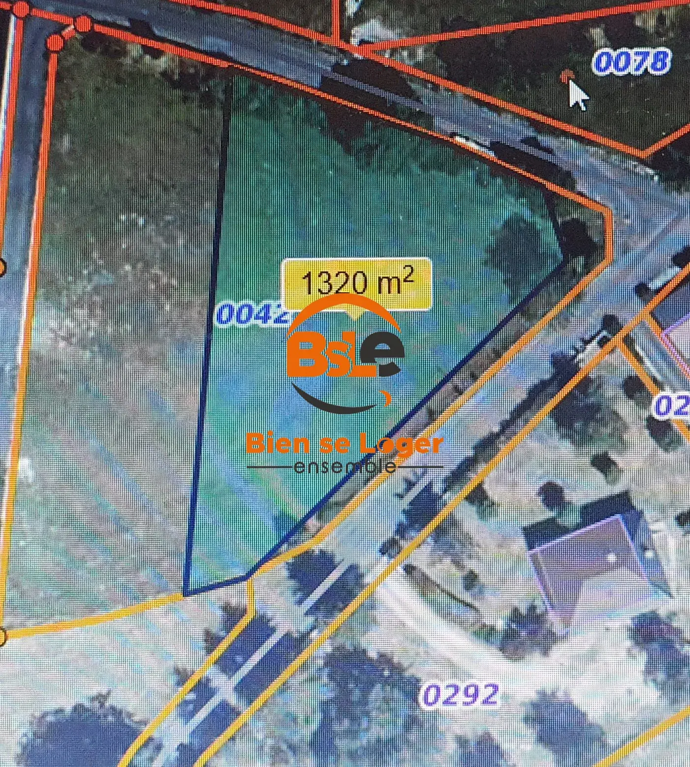 Terrain constructible de 1323 m² à Saint-Chély-d'Apcher, calme et proche de toutes commodités 