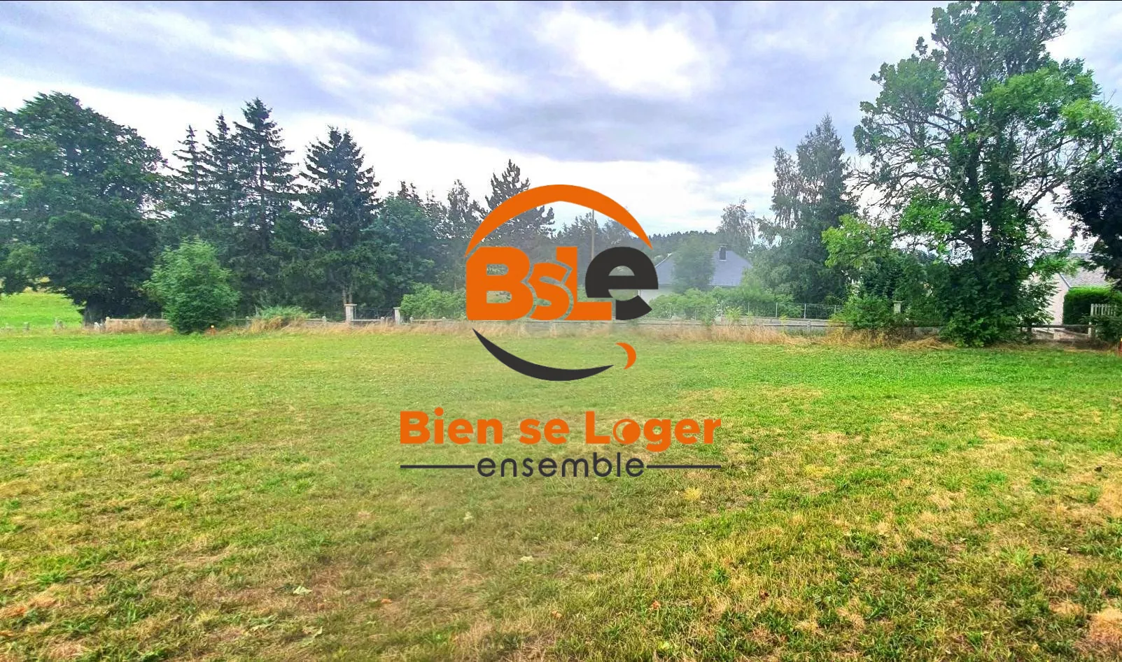 Terrain constructible de 1323 m² à Saint-Chély-d'Apcher, calme et proche de toutes commodités 