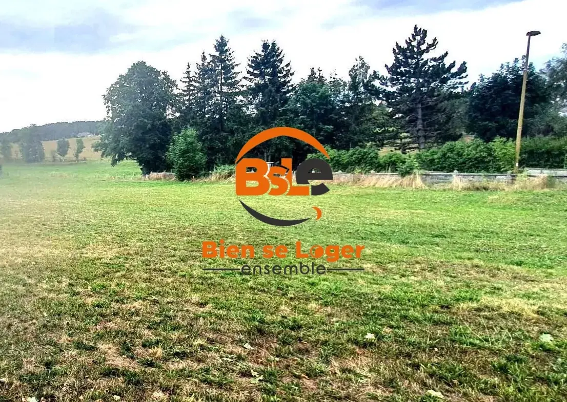 BSLE ST CHELY terrain constructible  Terrain constructible de 1323 m² à Saint-Chély-d'Apcher, calme et proche de toutes commodités 