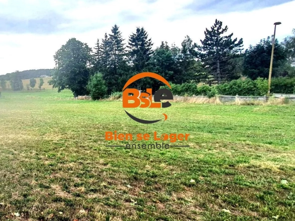 BSLE ST CHELY terrain constructible  Terrain constructible de 1323 m² à Saint-Chély-d'Apcher, calme et proche de toutes commodités