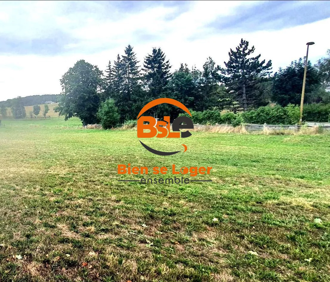 BSLE ST CHELY terrain constructible  Terrain constructible de 1323 m² à Saint-Chély-d'Apcher, calme et proche de toutes commodités 