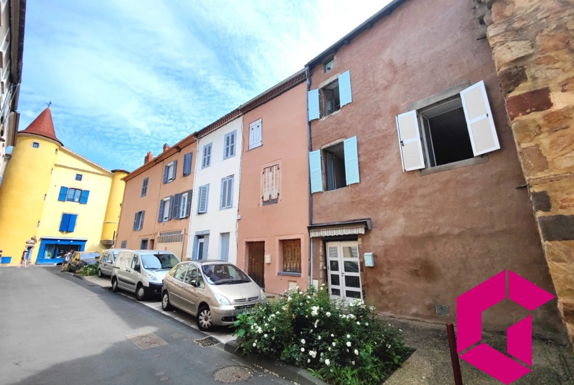 Maison de ville à Brioude avec terrasse et potentiel de studio ou commerce 