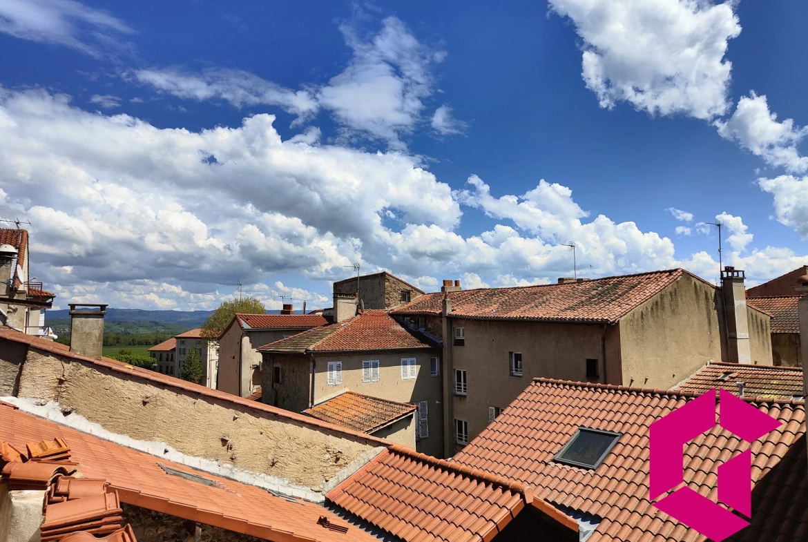 Maison de ville à Brioude avec terrasse et potentiel de studio ou commerce 