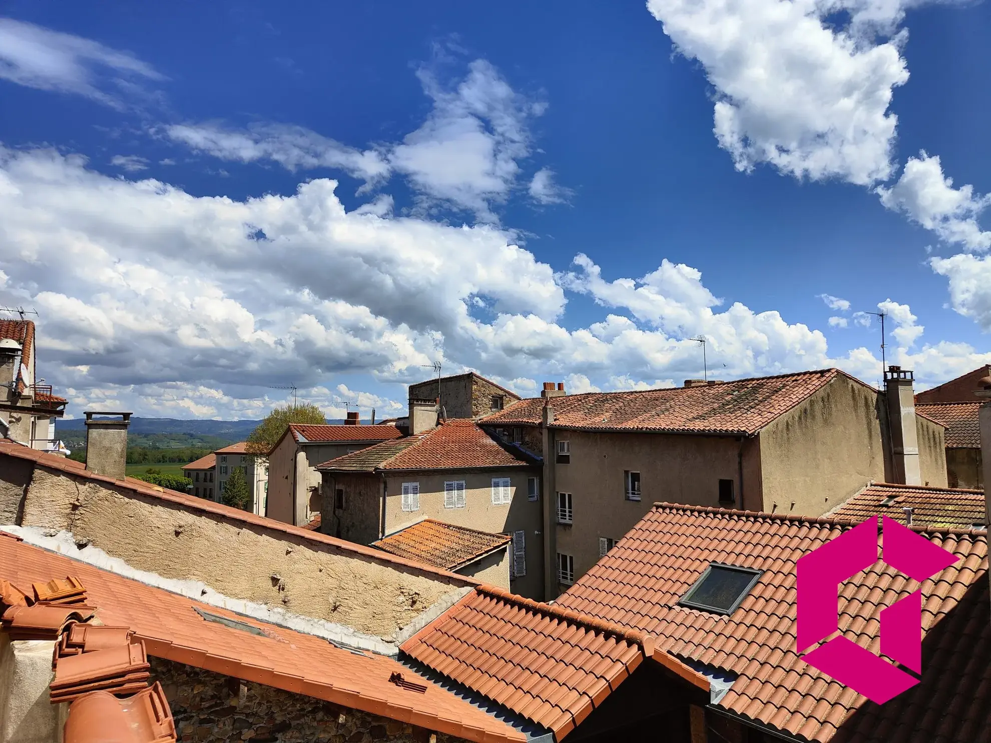 Maison de ville à Brioude avec terrasse et potentiel de studio ou commerce 