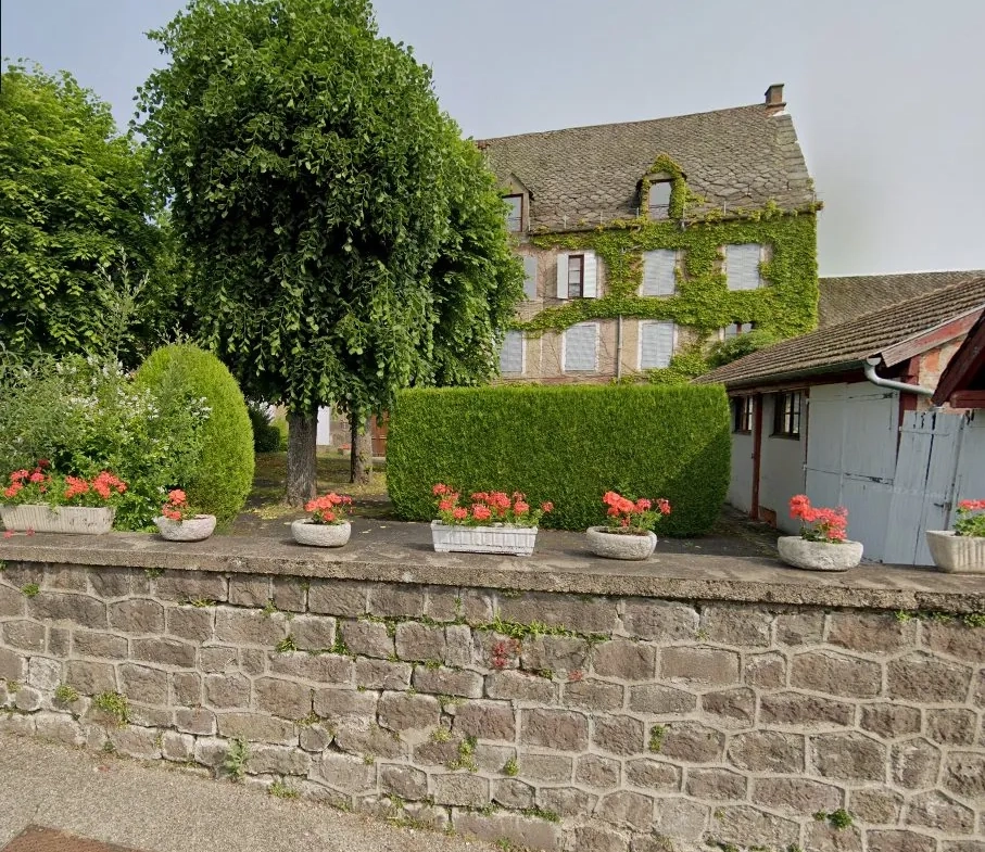 Appartement T1/2 à vendre à Besse-et-Saint-Anastaise avec jardin privé 