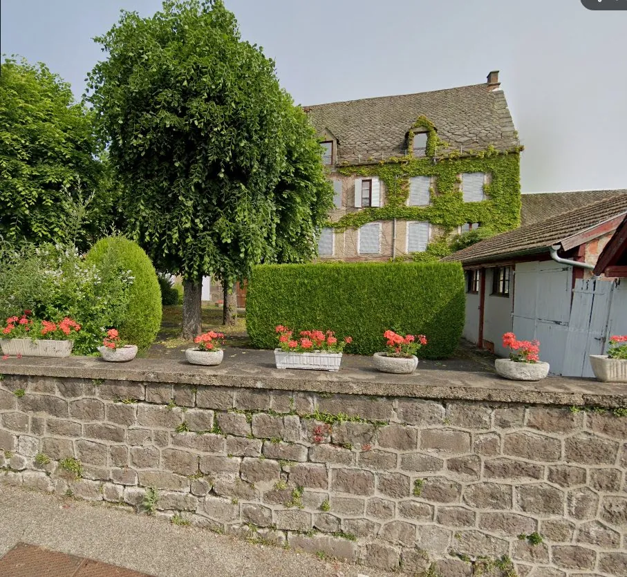 Appartement T1/2 à vendre à Besse-et-Saint-Anastaise avec jardin privé 
