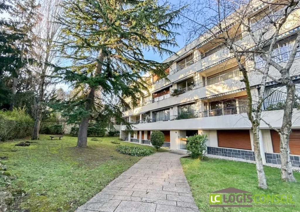Studio à Bourg-la-Reine de 24,63 m² avec ascenseur, idéal pour investissement ou premier achat