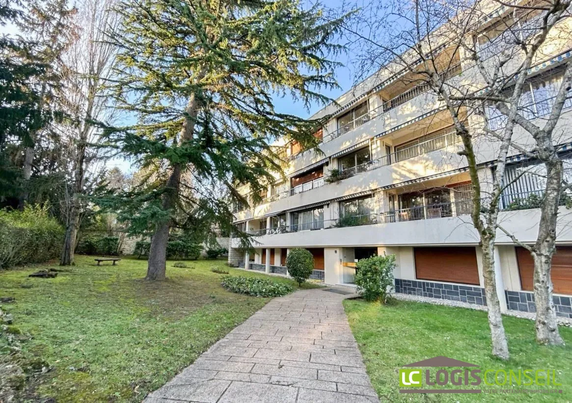 Studio à Bourg-la-Reine de 24,63 m² avec ascenseur, idéal pour investissement ou premier achat 