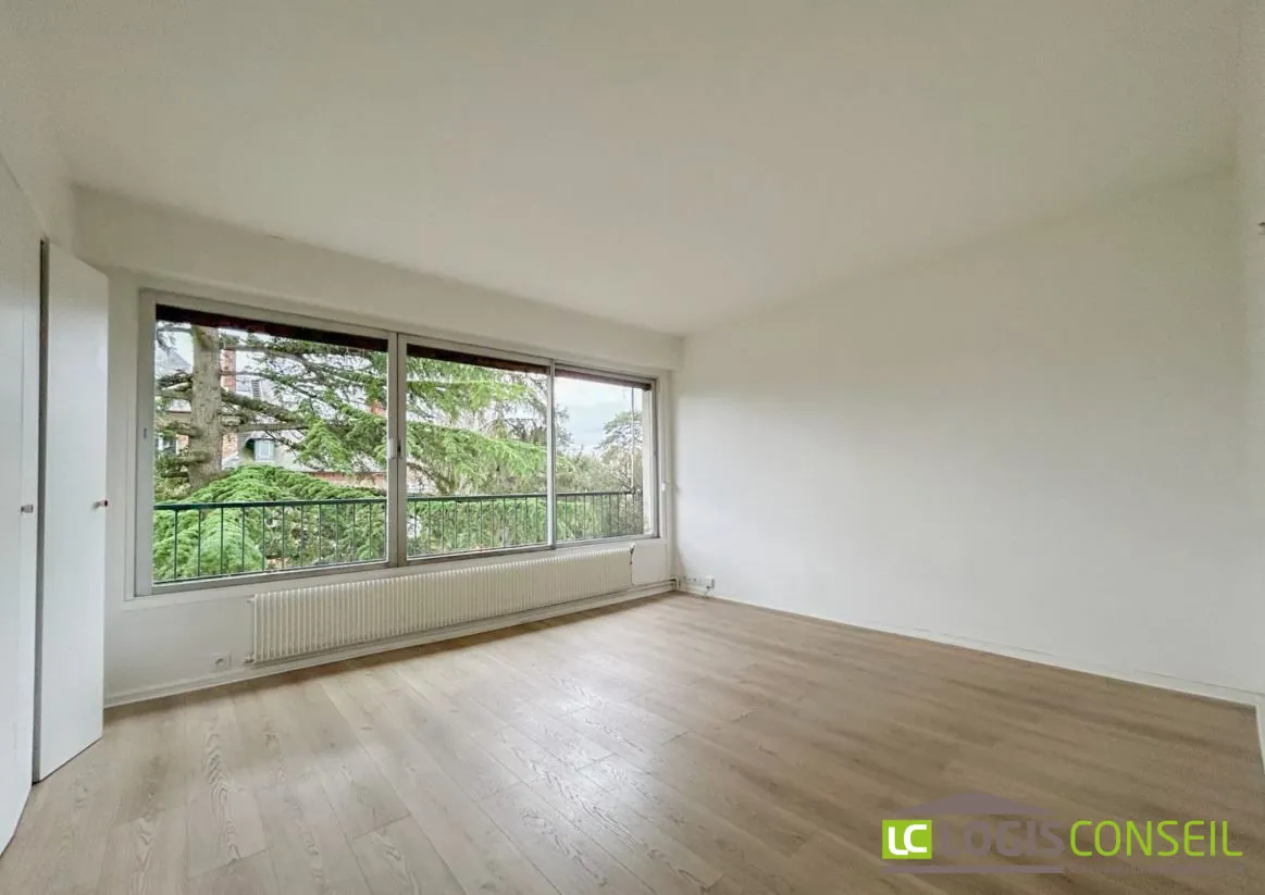 Studio à Bourg-la-Reine de 24,63 m² avec ascenseur, idéal pour investissement ou premier achat 