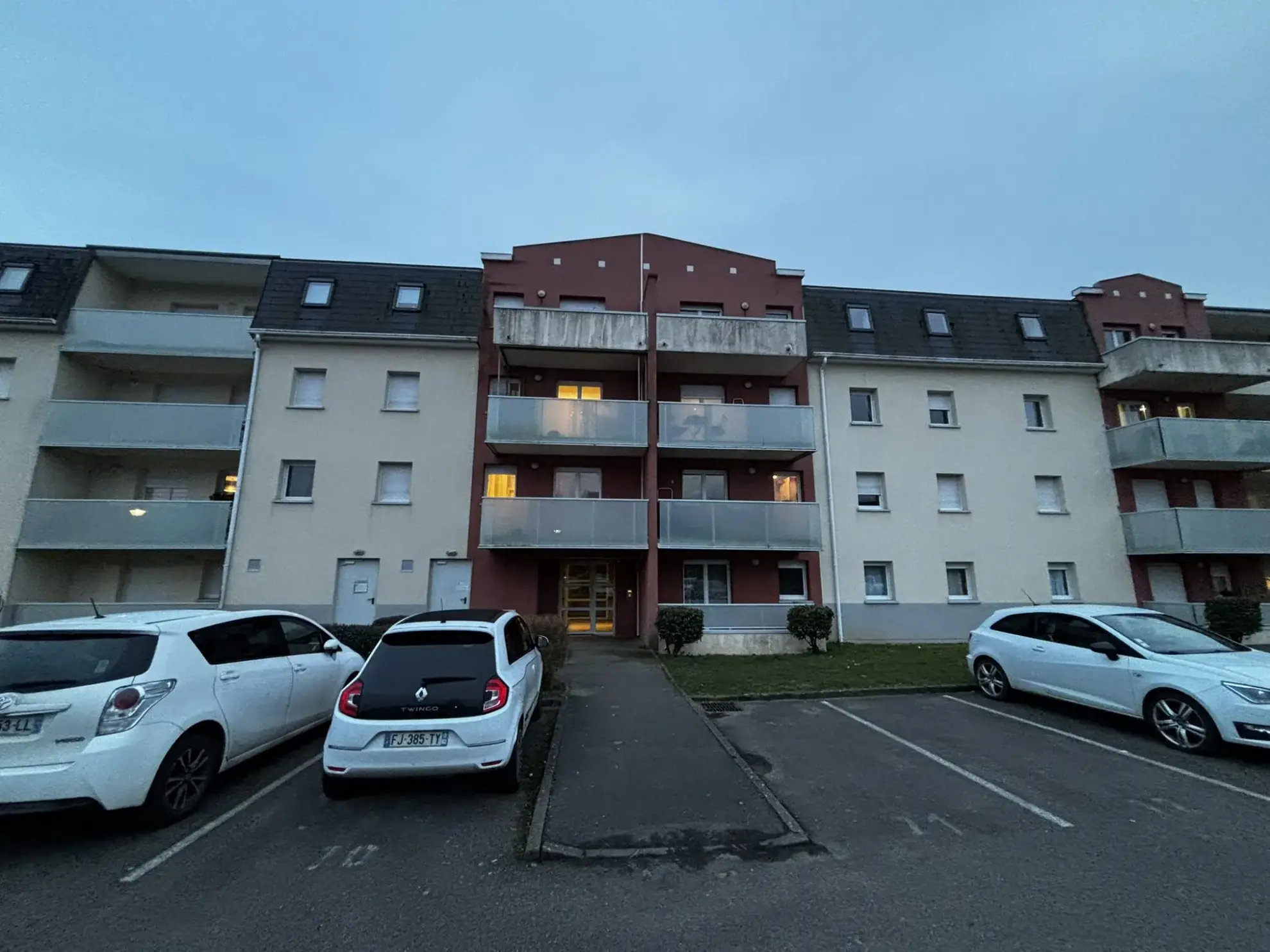 Appartement T3 de 61,65 m² à Saint-Quentin – Investissement locatif avec parking 