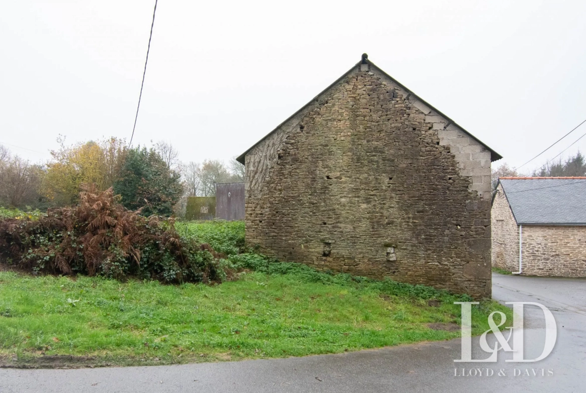 Ancien bâtiment en pierre à réhabiliter à Lanvaudan, Morbihan 