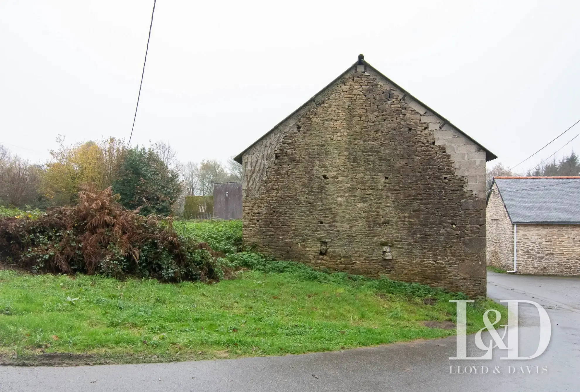 Ancien bâtiment en pierre à réhabiliter à Lanvaudan, Morbihan 