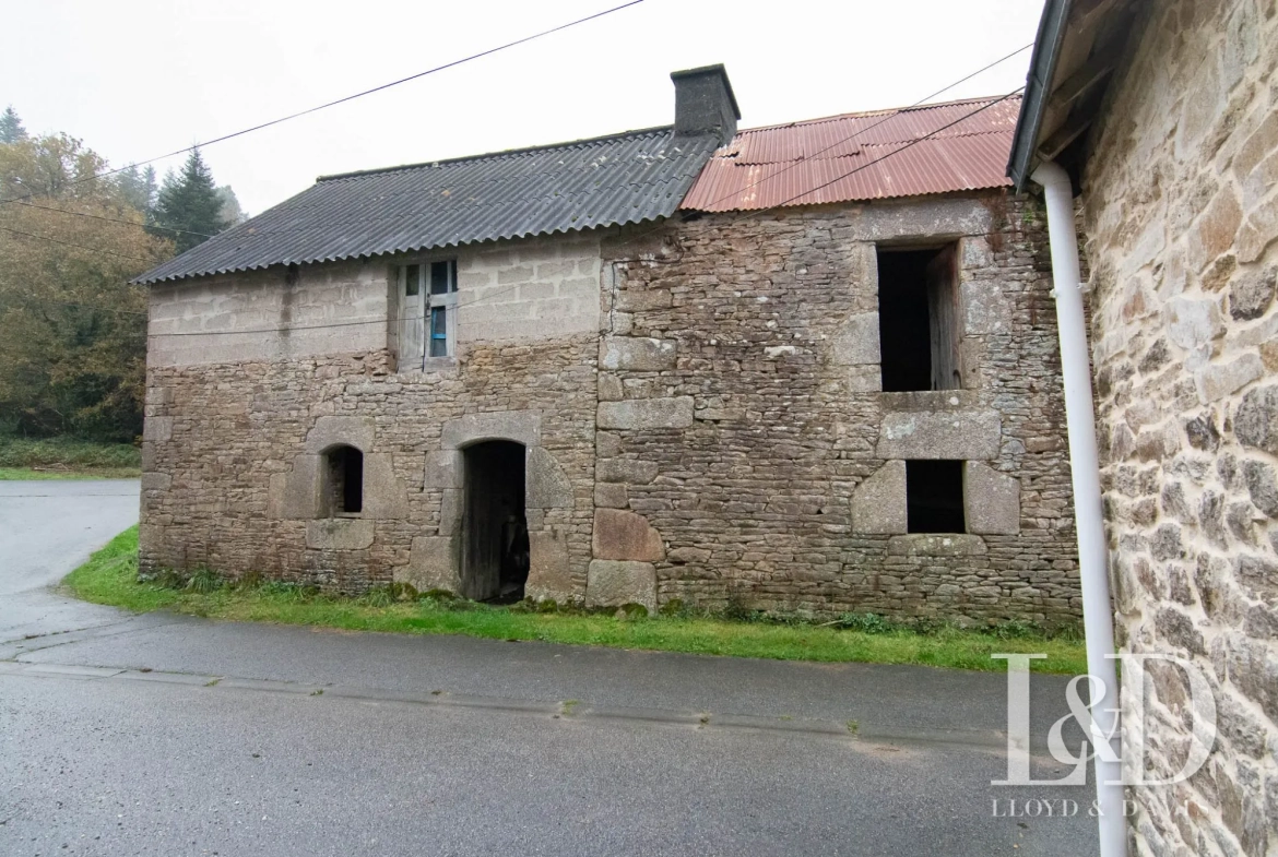 Ancien bâtiment en pierre à réhabiliter à Lanvaudan, Morbihan 