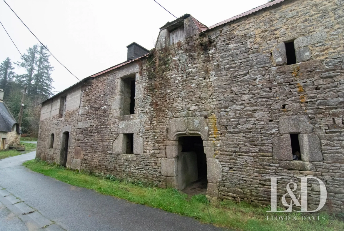 Ancien bâtiment en pierre à réhabiliter à Lanvaudan, Morbihan 