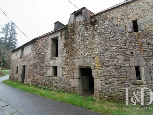 Ancien bâtiment en pierre à réhabiliter à Lanvaudan, Morbihan