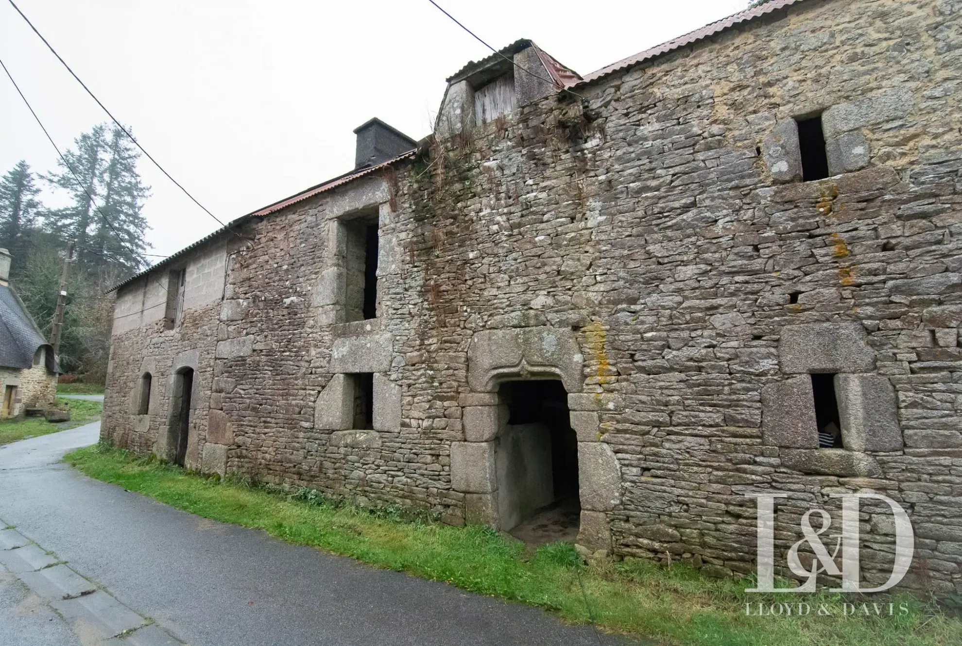 Ancien bâtiment en pierre à réhabiliter à Lanvaudan, Morbihan 