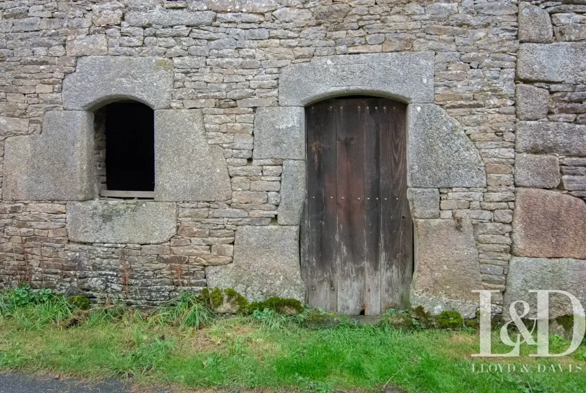 Ancien bâtiment en pierre à réhabiliter à Lanvaudan, Morbihan 