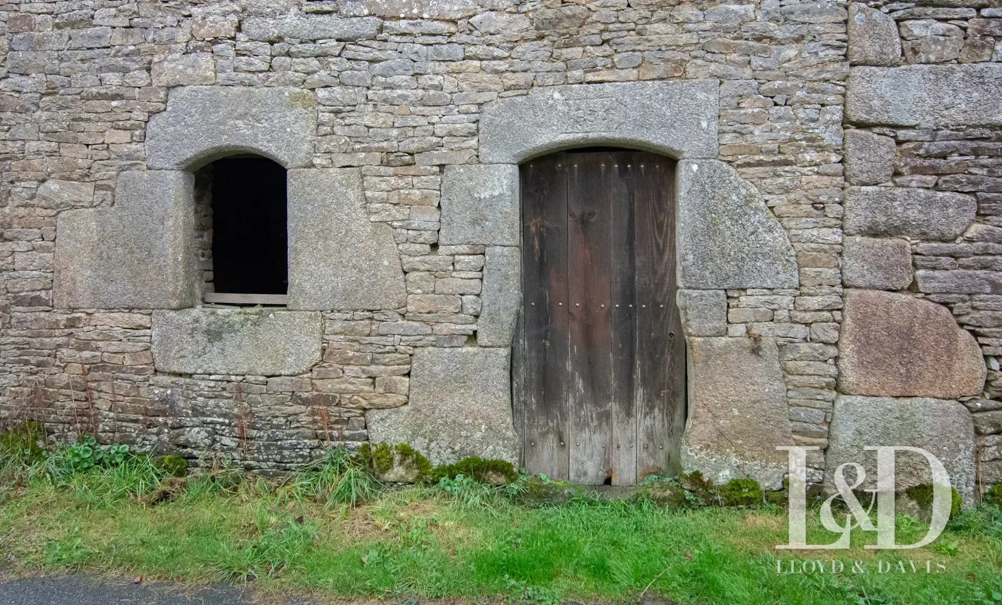 Ancien bâtiment en pierre à réhabiliter à Lanvaudan, Morbihan 