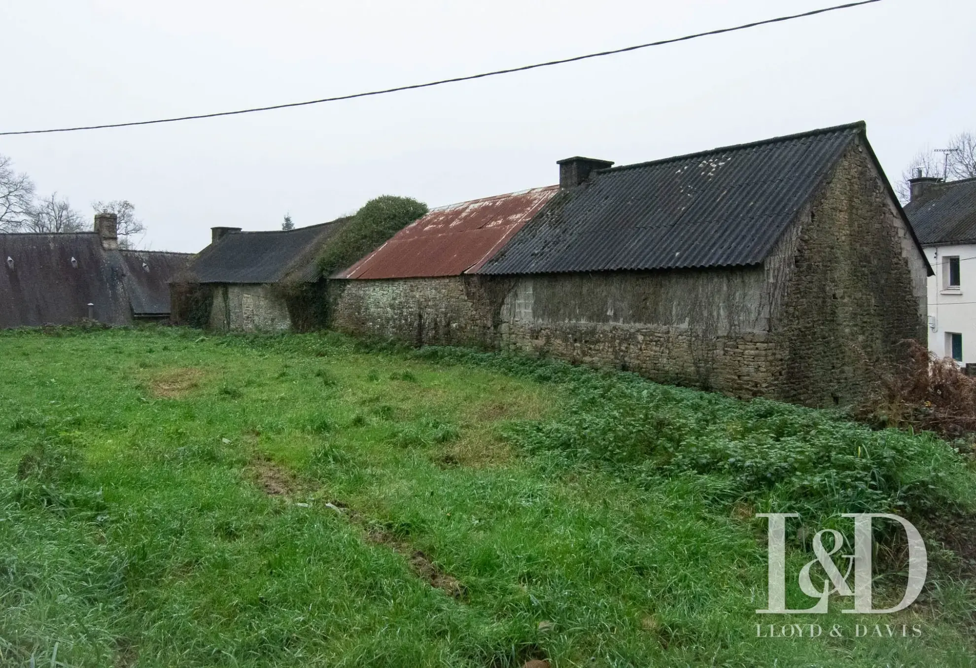 Ancien bâtiment en pierre à réhabiliter à Lanvaudan, Morbihan 
