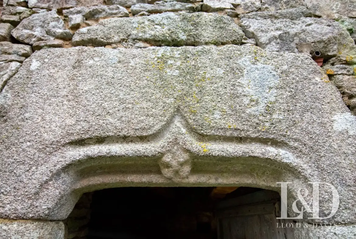 Ancien bâtiment en pierre à réhabiliter à Lanvaudan, Morbihan 