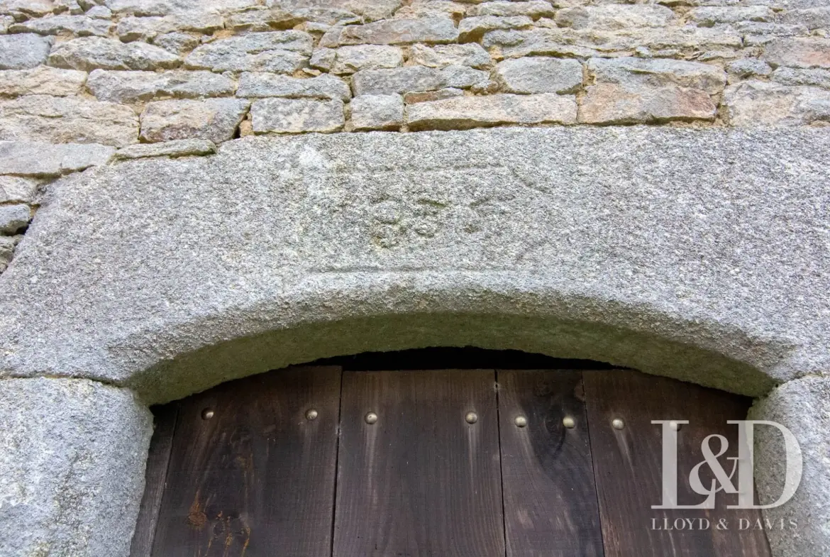 Ancien bâtiment en pierre à réhabiliter à Lanvaudan, Morbihan 