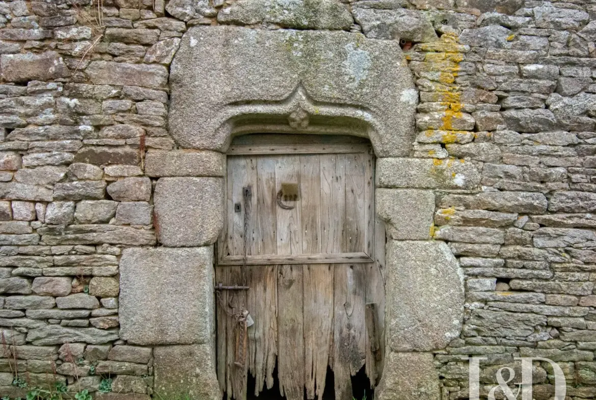 Ancien bâtiment en pierre à réhabiliter à Lanvaudan, Morbihan 