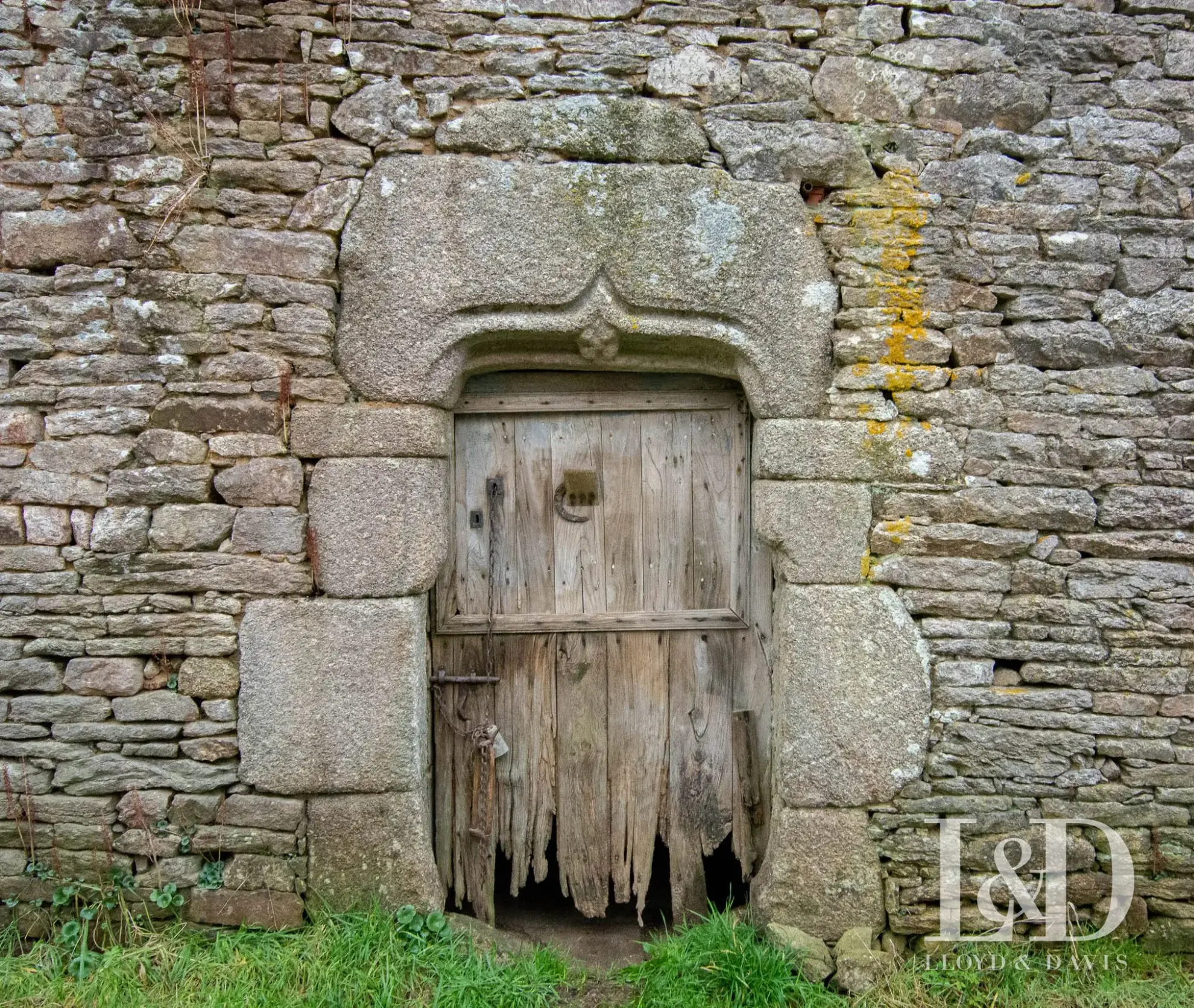 Ancien bâtiment en pierre à réhabiliter à Lanvaudan, Morbihan 