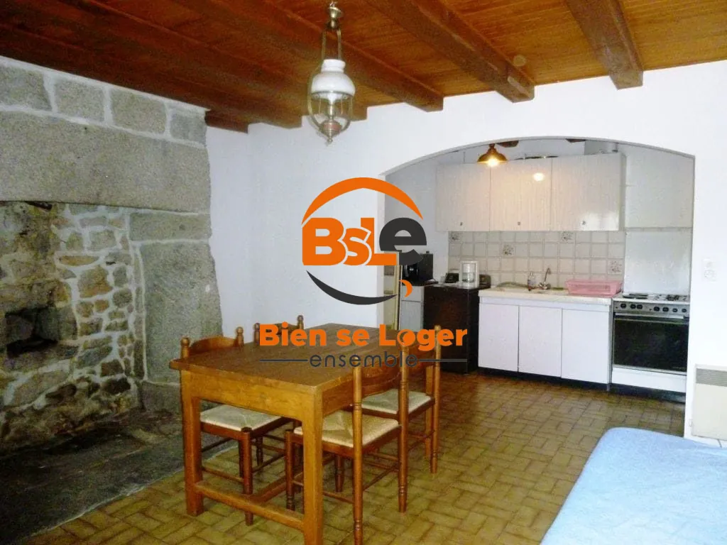 BSLE A VENDRE MAISON DE VILLAGE ST JUST Maison de village avec 3 appartements à Val d'Arcomie, idéale pour investissement ou résidence 