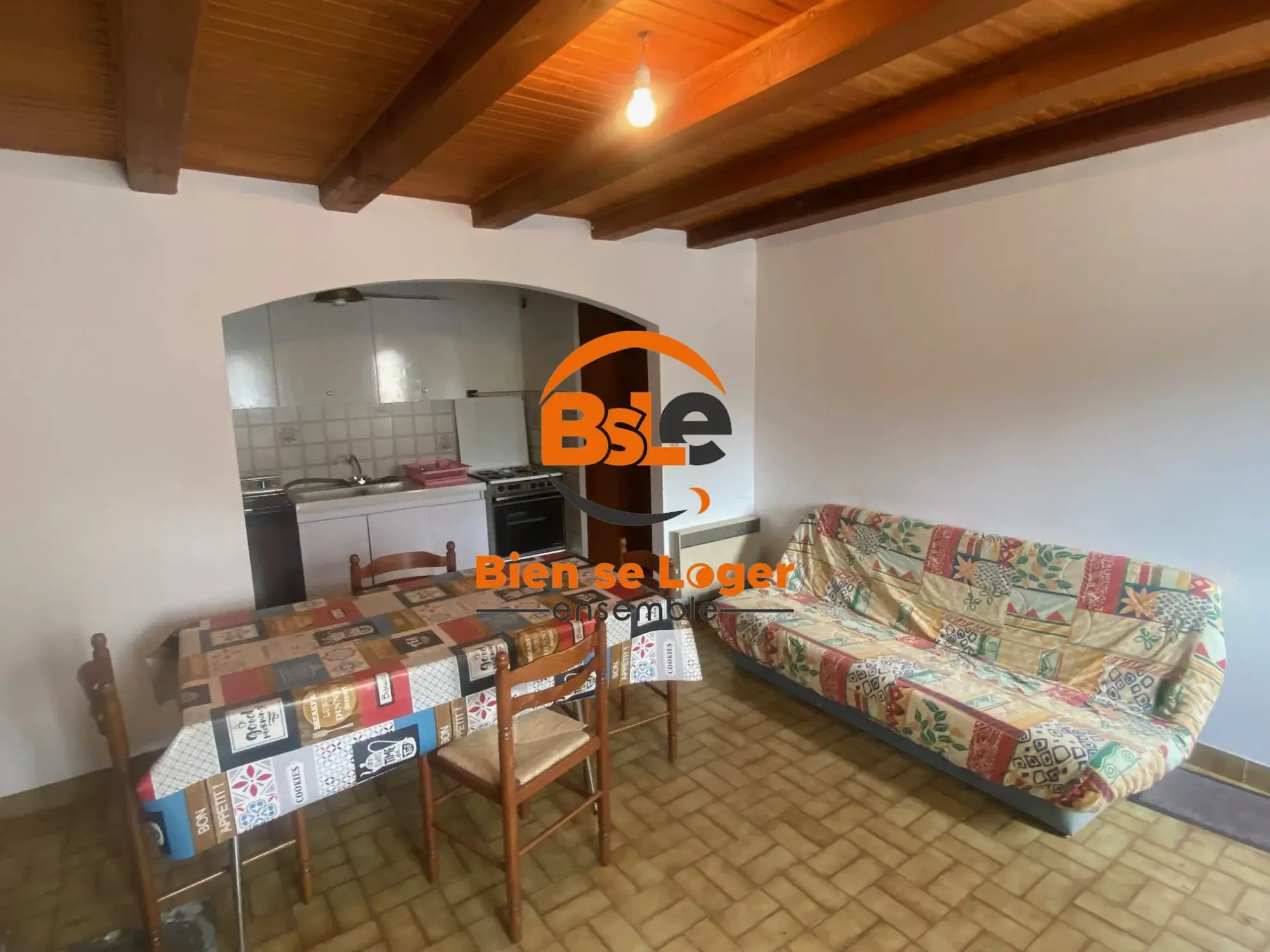 BSLE A VENDRE MAISON DE VILLAGE ST JUST Maison de village avec 3 appartements à Val d'Arcomie, idéale pour investissement ou résidence 