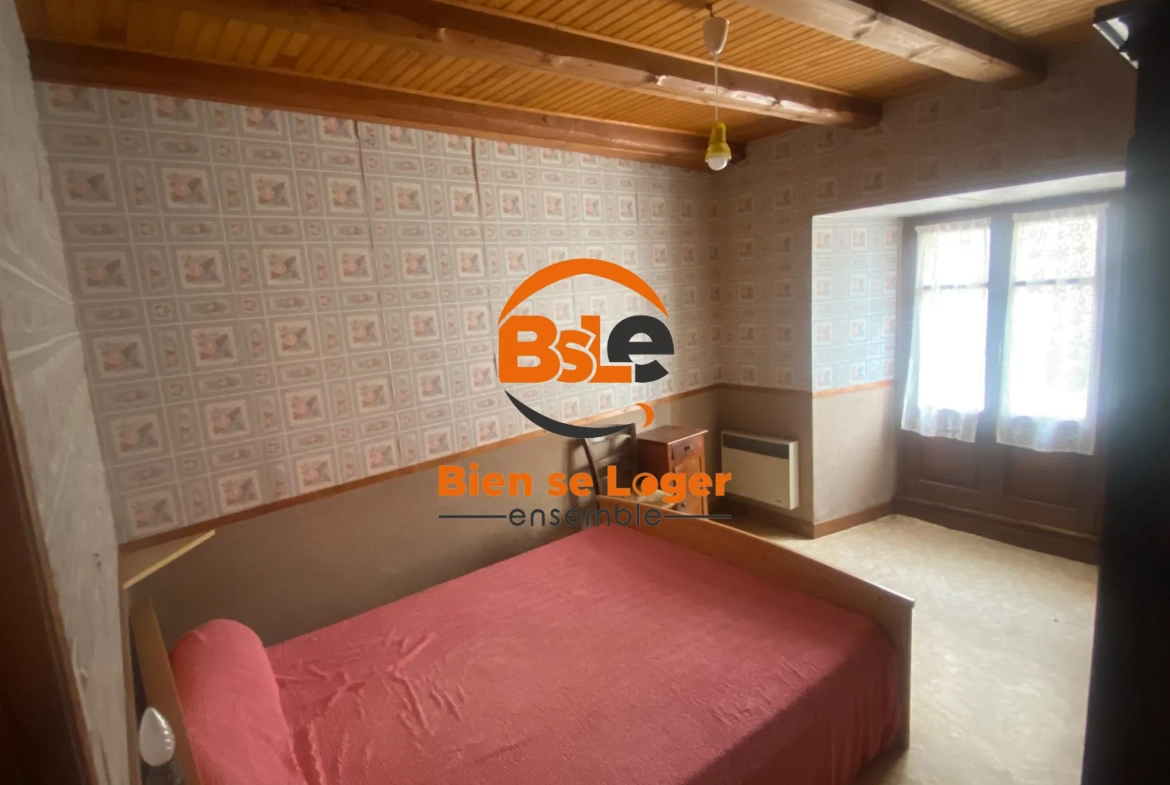 BSLE A VENDRE MAISON DE VILLAGE ST JUST Maison de village avec 3 appartements à Val d'Arcomie, idéale pour investissement ou résidence 