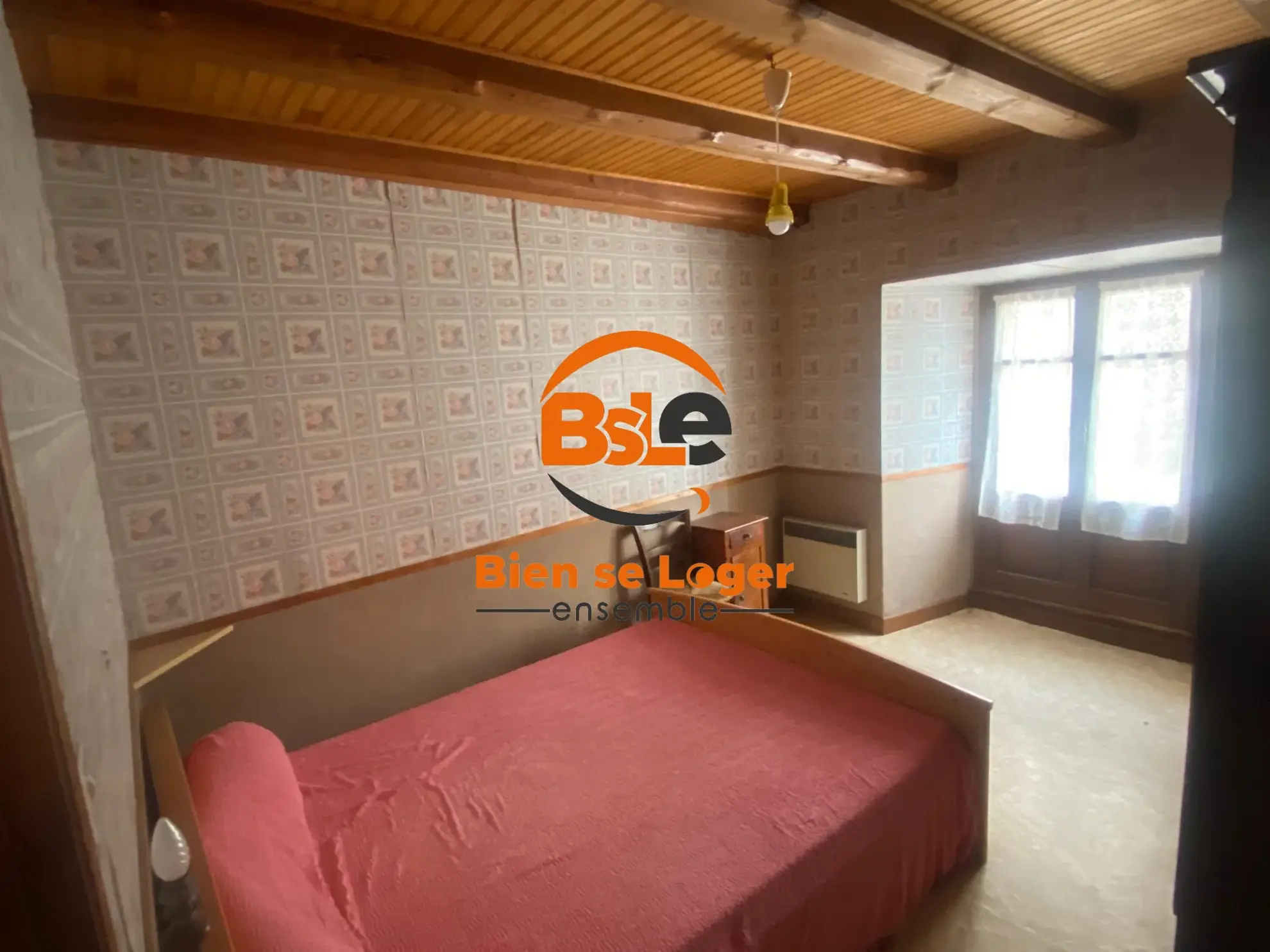 BSLE A VENDRE MAISON DE VILLAGE ST JUST Maison de village avec 3 appartements à Val d'Arcomie, idéale pour investissement ou résidence 