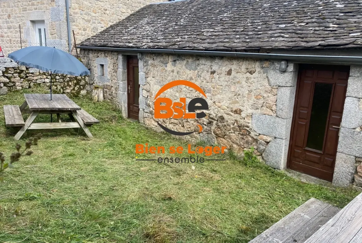 BSLE A VENDRE MAISON DE VILLAGE ST JUST Maison de village avec 3 appartements à Val d'Arcomie, idéale pour investissement ou résidence 
