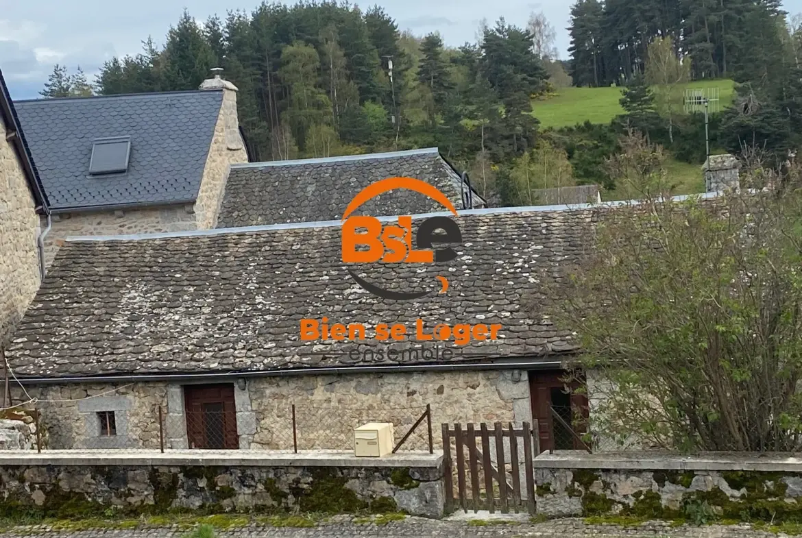 BSLE A VENDRE MAISON DE VILLAGE ST JUST Maison de village avec 3 appartements à Val d'Arcomie, idéale pour investissement ou résidence 