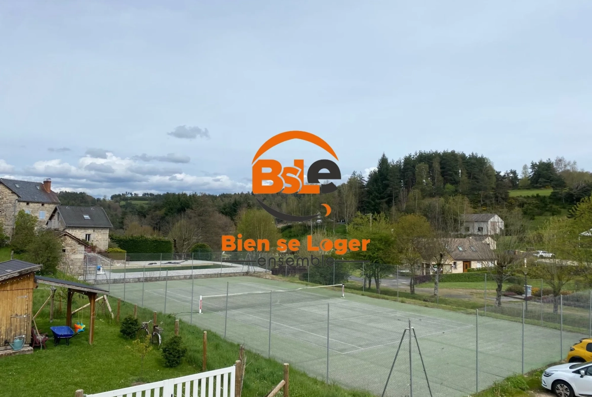 BSLE A VENDRE MAISON DE VILLAGE ST JUST Maison de village avec 3 appartements à Val d'Arcomie, idéale pour investissement ou résidence 