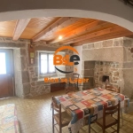 BSLE A VENDRE MAISON DE VILLAGE ST JUST Maison de village avec 3 appartements à Val d'Arcomie, idéale pour investissement ou résidence