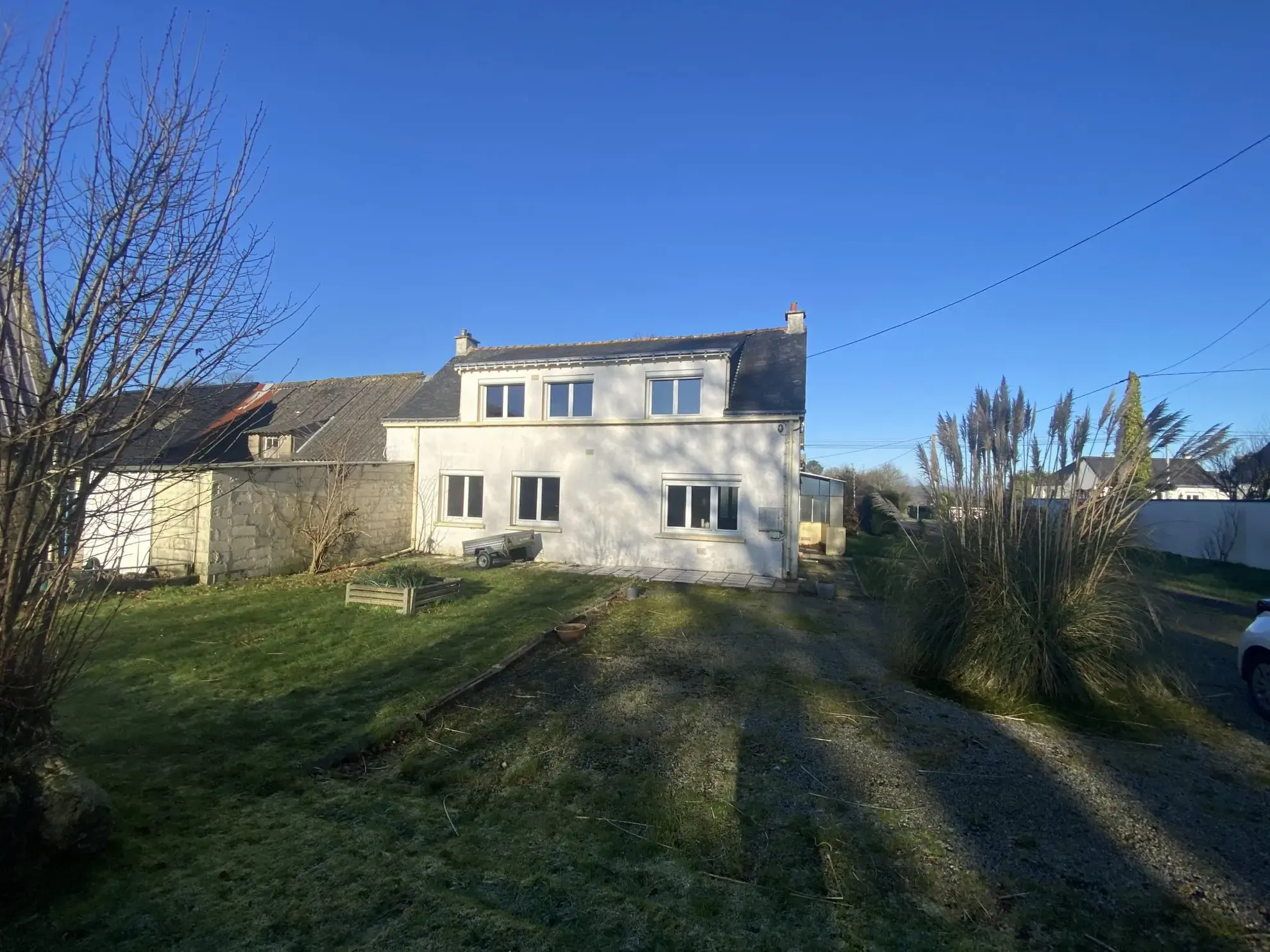 Maison à vendre à Languidic avec 5 chambres et garage - Potentiel de rénovation 