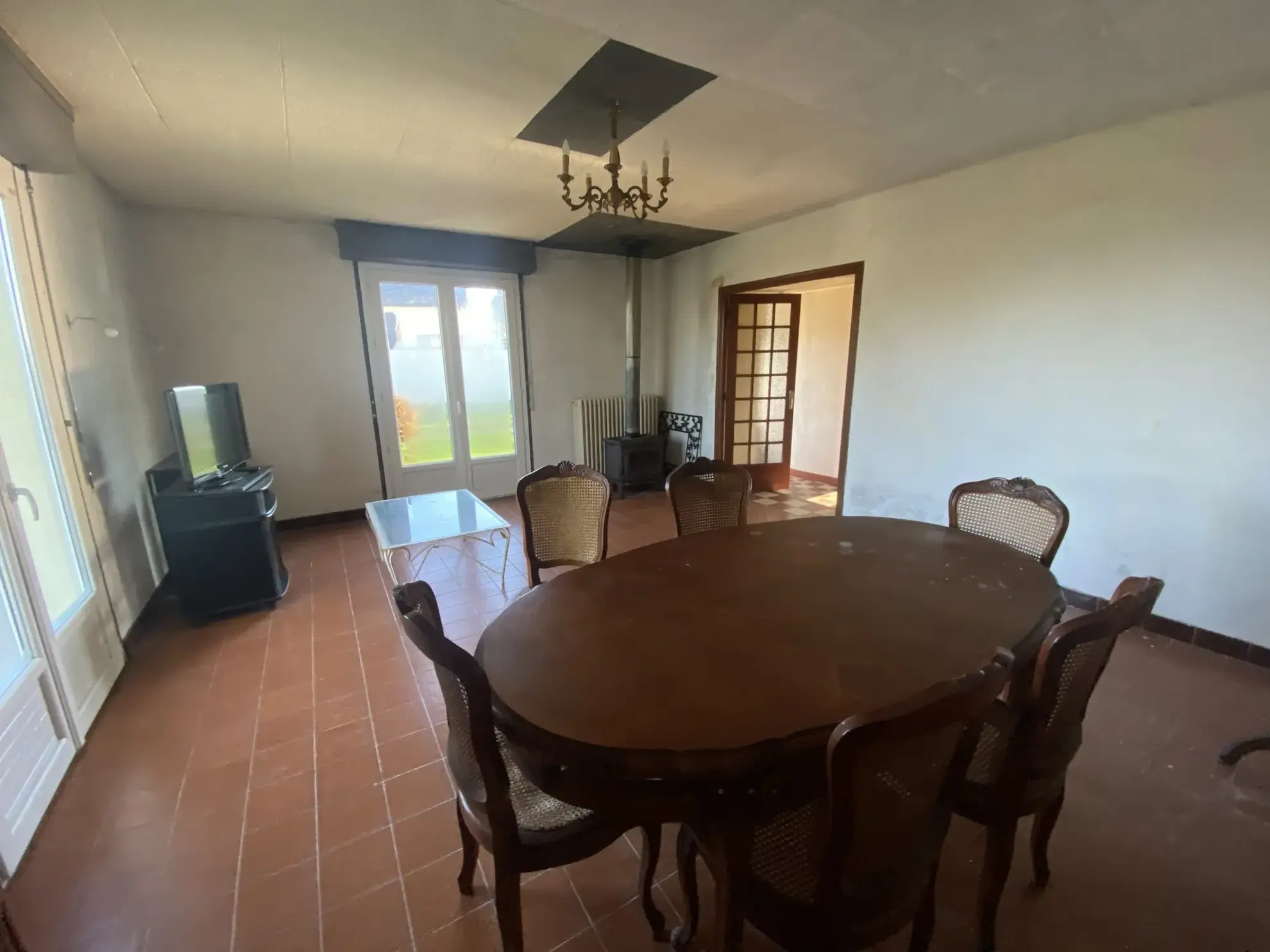 Maison à vendre à Languidic avec 5 chambres et garage - Potentiel de rénovation 