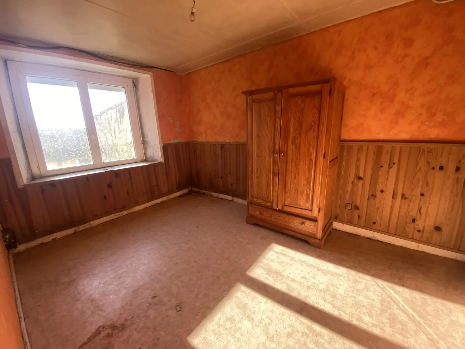 Maison à vendre à Languidic avec 5 chambres et garage - Potentiel de rénovation 