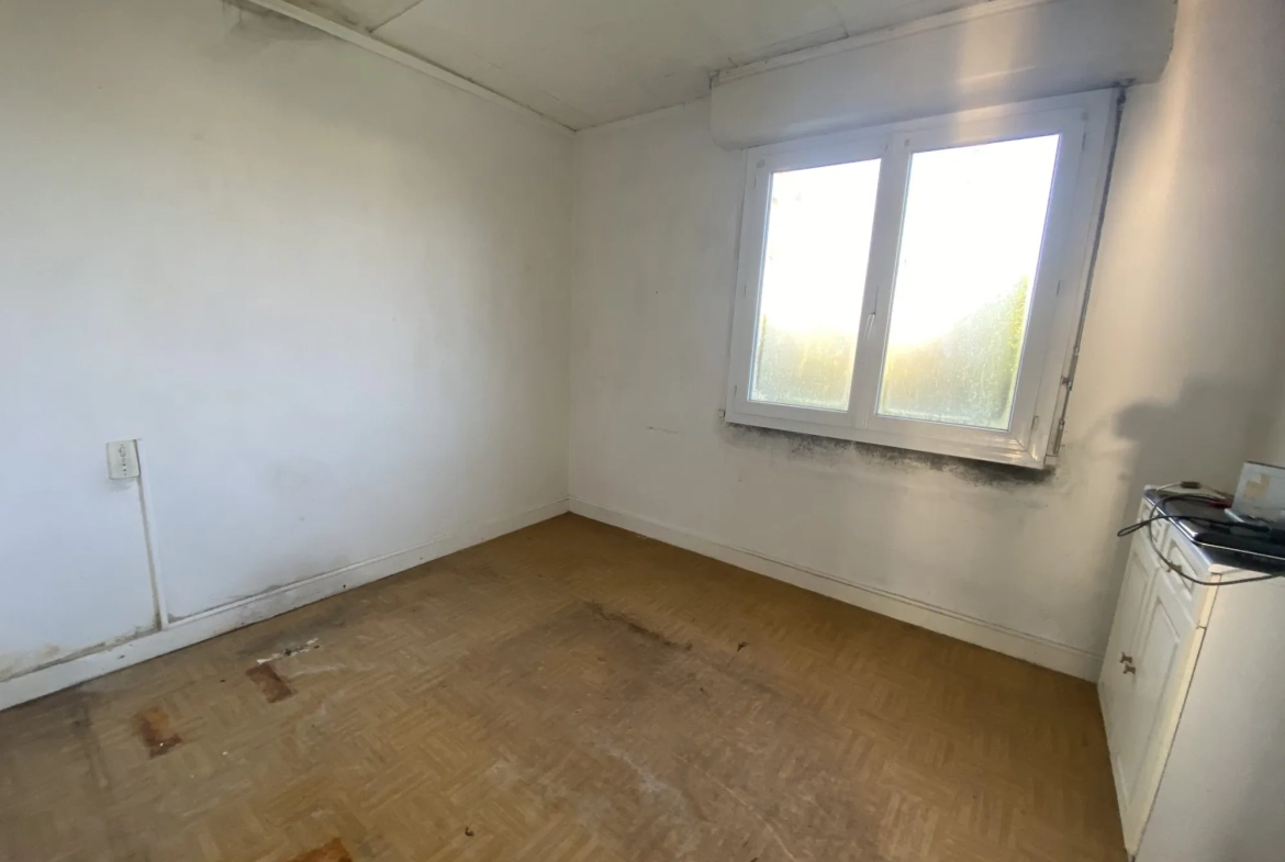 Maison à vendre à Languidic avec 5 chambres et garage - Potentiel de rénovation 