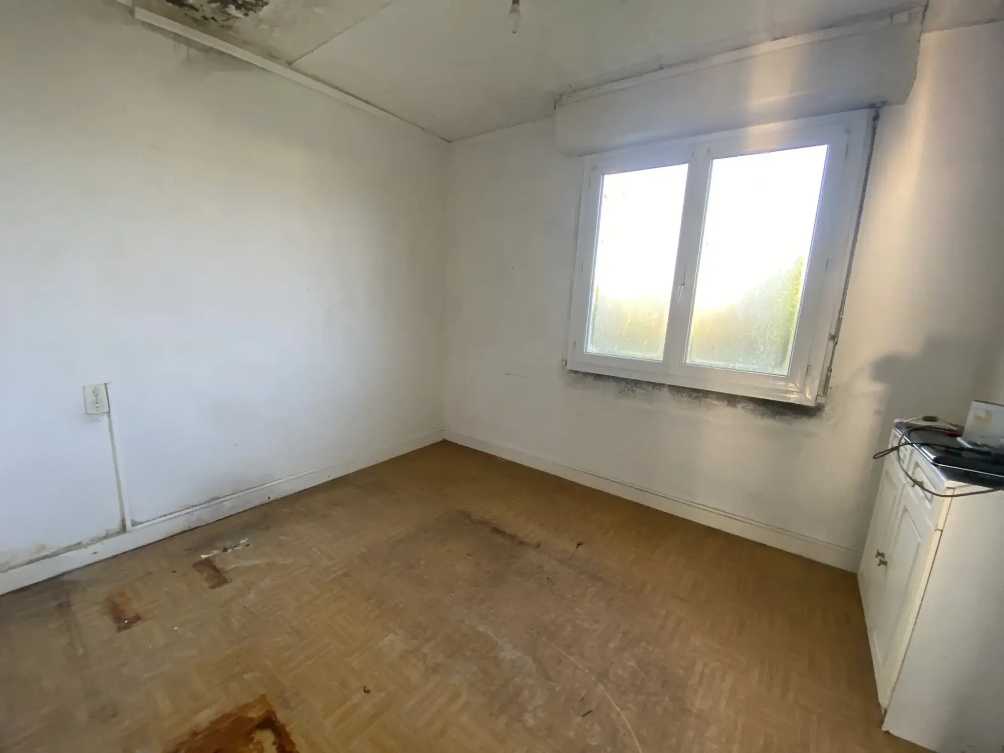 Maison à vendre à Languidic avec 5 chambres et garage - Potentiel de rénovation 