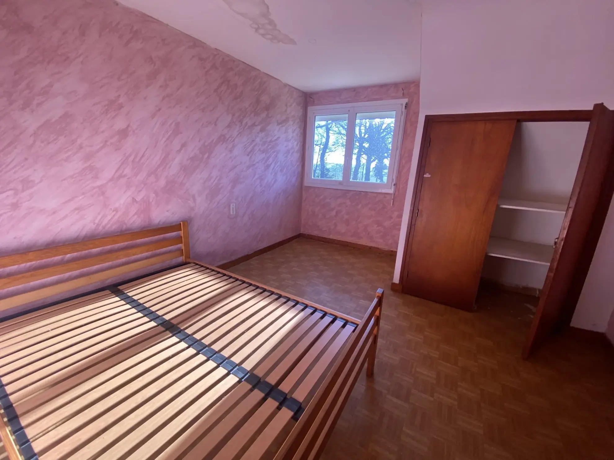 Maison à vendre à Languidic avec 5 chambres et garage - Potentiel de rénovation 