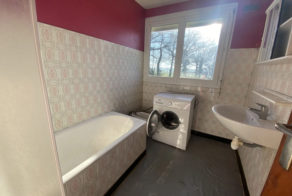 Maison à vendre à Languidic avec 5 chambres et garage - Potentiel de rénovation 