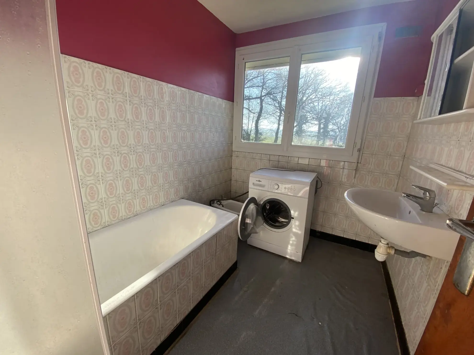 Maison à vendre à Languidic avec 5 chambres et garage - Potentiel de rénovation 