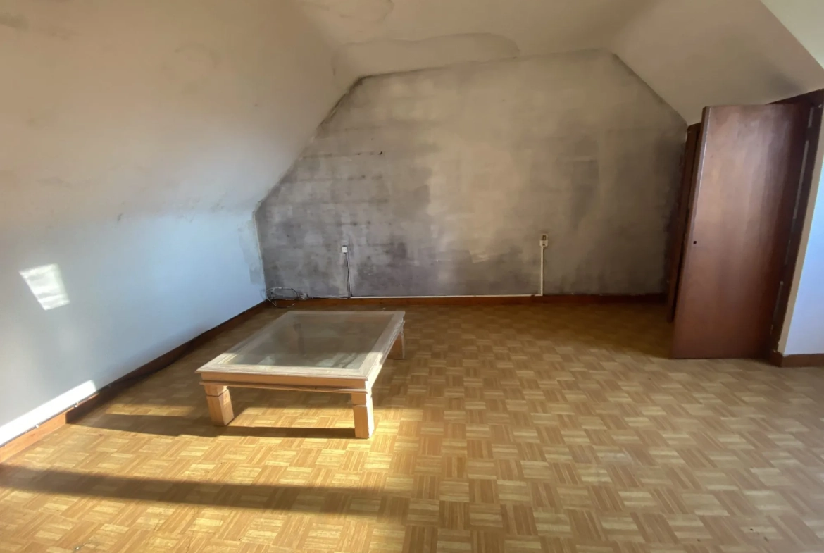 Maison à vendre à Languidic avec 5 chambres et garage - Potentiel de rénovation 