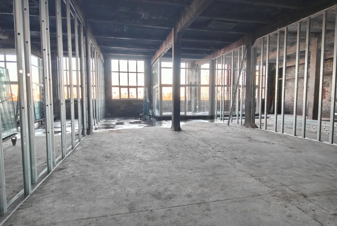 Loft brut à aménager dans la Lainière Résidence à Roubaix 