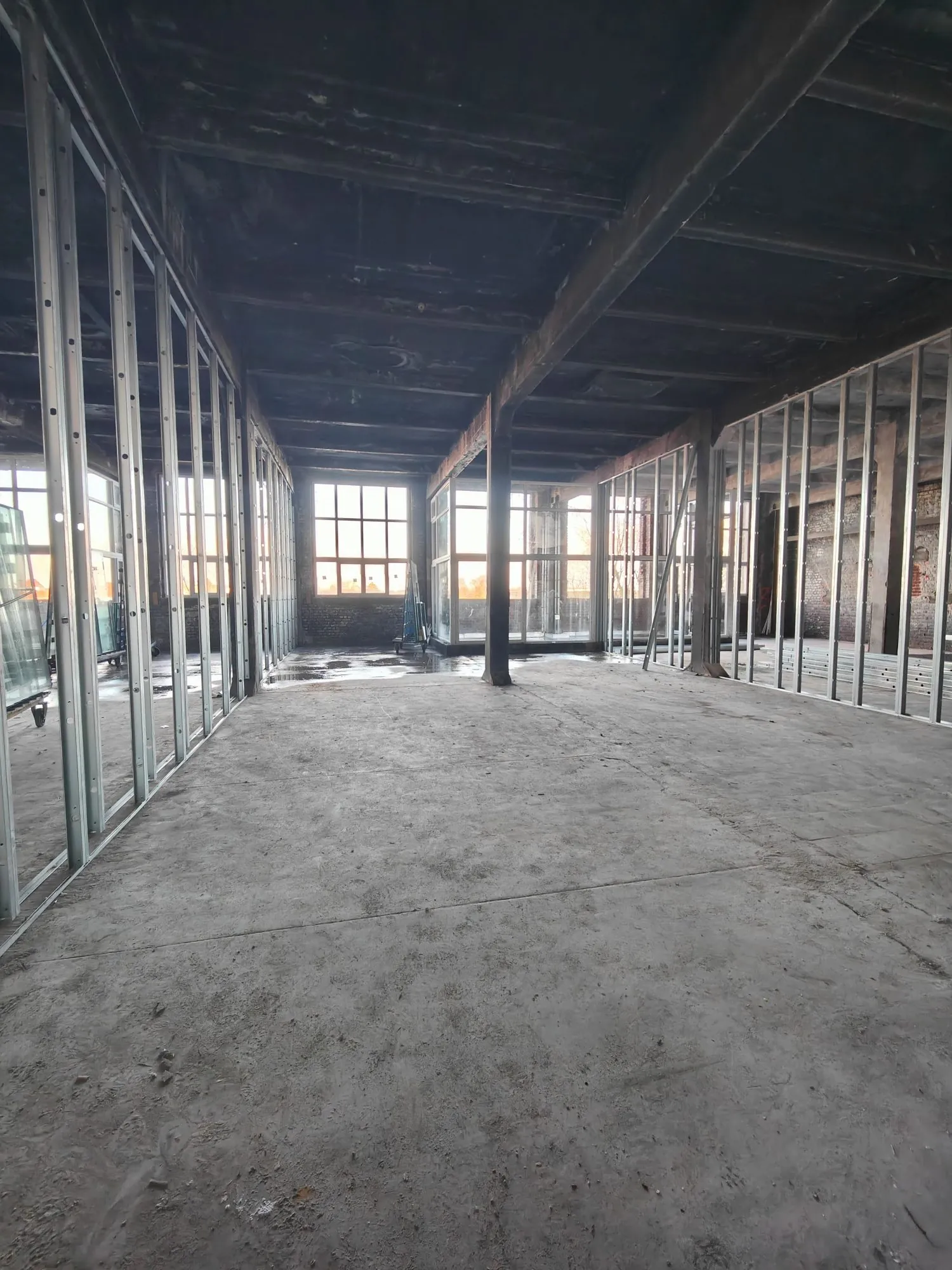 Loft brut à aménager dans la Lainière Résidence à Roubaix 
